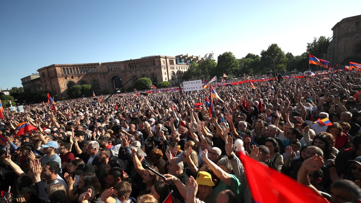 Близо 50 души са задържани в арменската столица Ереван по