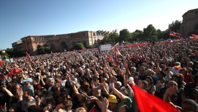 Близо 50 души са задържани в арменската столица Ереван по
