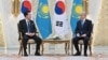 South Korean President Yoon Suk Yeol (left) and Kazakh President Qasym-Zhomart Toqaev in Astana on June 12.