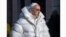 O poză virală cu Papa Francisc, trucată prin inteligența artificală, a deschis discuția despre cât de etică este generarea de imagini cu ajutorul AI. 