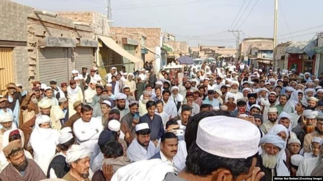 د لکي مروت یو اوسېدونکي او سیاسي فعال اختر ګل بېټني په دې اړه مشال راډيو ته وویل چې دا ګېس په سب ډويژن بټني کې موندل شوی دی.