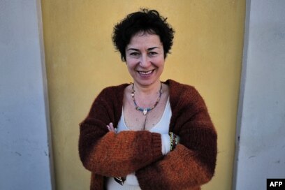 پینار سلک، نویسنده و جامعه‌شناس که به فرانسه پناهنده شده و ترکیه به دنبال استرداد اوست