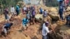 Stanovnici pretražuju klizište u Jambaliju, u gorju Papue Nove Gvineje, u nedjelju, 26. maja 2024.