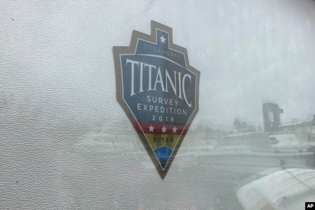 Logoja për një ekspeditë përreth Titanikut OceanGate Expeditions më 2019 .