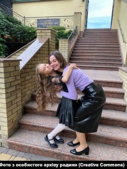 Ірина Ждан з сестрою Віталіною. Фото з особистого архіву родини
