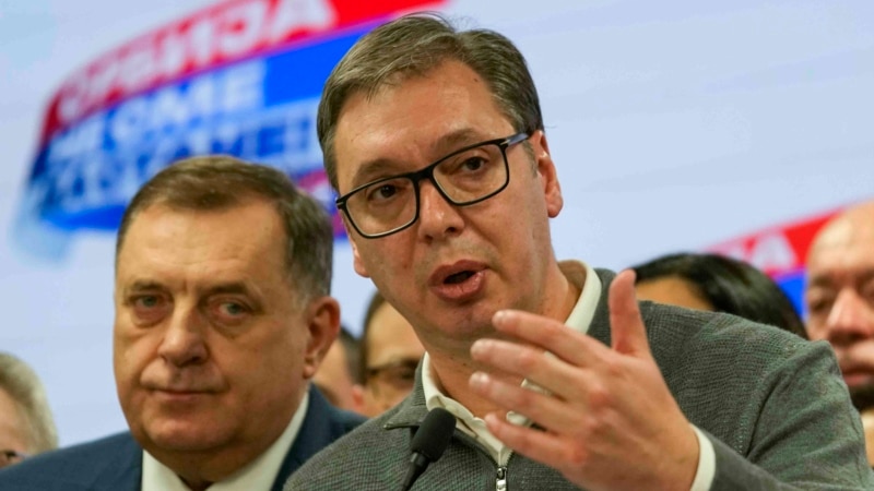 Vučić čestitao Dodiku neustavan Dan Republike Srpske