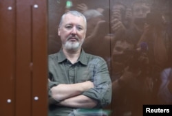 Naționalistul rus, vehement critic al Kremlinului și fost comandant militar, Igor Ghirkin, cunoscut sub numele de Igor Strelkov, audiat la Tribunalul din Moscova,21 iulie 2023