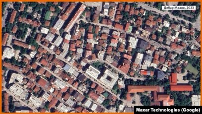 Naselje Debar Maalo dio je opštine Centar i prvo je naselje u Skoplju koje je pogođeno urbanizacijom. Trenutno se na prste broje stare kuće koje vrebaju investitori. Inicijative poput "Šanse za centar" u više su navrata upozoravale da se u naselju potpuno zanemaruje javni interes nauštrb privatnih interesa građevinskih tvrtki i uticajnih pojedinaca. U 2003. godini u Centru je bilo 18.848 stanova, au 2023. godini broj je porastao na 27.065 stanova.