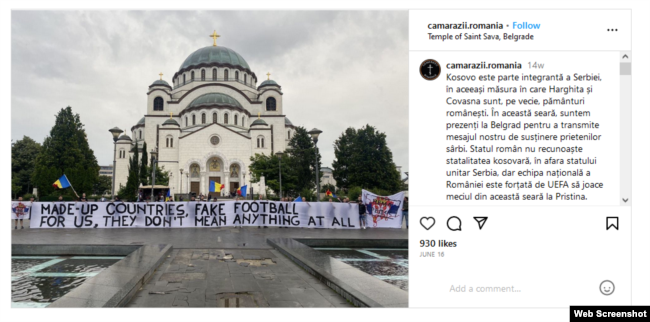 Postimi në Instagram i grupit rumun Kamarazi, i cili i referohet ndeshjes Rumani - Kosovë në Prishtinë. Pankarta në anglisht shkruan "Vende të trilluara, është futboll i rremë për ne, ata nuk nënkuptojnë asgjë për ne".
