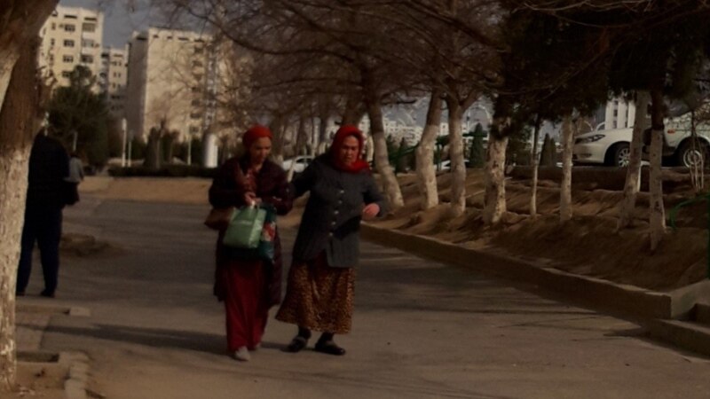 Diňle: Türkmen pensionerlerine apreliň puly berilmedi, olardan diriligini subut etmek talap edildi