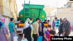از تصاویر منتشرشده در شبکه‌های اجتماعی در ارتباط با قطع چندین‌روزه آب آشامیدنی در کرج و تهران