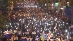 Tbilisziben folytatódnak a tömegtüntetések a civil szférát célzó törvényjavaslat miatt