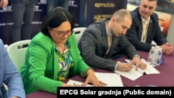 Predstavnici 'EPCG Solar gradnja' i 'Kaldera company' potpisuju ugovor o saradnji