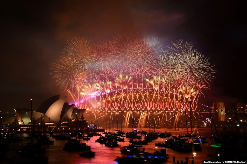 Fishekzjarrë në Shtëpinë e Operës në Sidnej të Australisë. 1 janar 2024. 