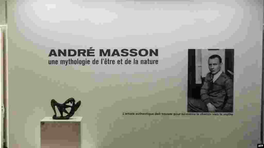 &nbsp;او در جنگ جهانی اول برای فرانسه جنگید و به&zwnj;شدت هم مجروح شد. ماسون در دههٔ ۱۹۲۰ به جنبش سوررئالیسم پیوست و تا ۱۹۴۵ متاثر از آن بود. این هنرمند فرانسوی سال ۱۹۸۷ در ۹۱سالگی در پاریس درگذشت. 