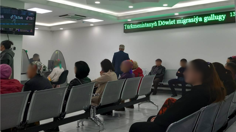 Kämillik ýaşyna ýetmedik çagalar, 'üç arka' barlagy. Türkmenistanda pasport almakda täze päsgelçilikler döredi