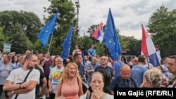 Okupljeni na osmom protestu "Srbija protiv nasilja" u Beogradu, 24. juna 2023.