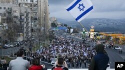 Izraelci završavaju marš od granice između Izraela i Gaze do Jerusalima, tražeći hitno oslobađanje svih talaca, u Jerusalimu, u subotu, 2. marta, 2024.