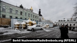 За словами Олександра Ткаченка, управління майном Лаври перейшло до держави, яка є власником цих об’єктів.