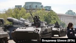 Българската армия все още е оборудвана основно с военна техника от времената на СССР.