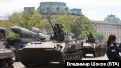 Bugarska vojska je i dalje uglavnom opremljena vojnom opremom iz vremena SSSR-a. Na fotografiji vojna parada u Sofiji, maj 2023.