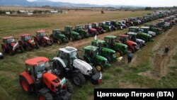  Земеделска техника при Долни Богров 