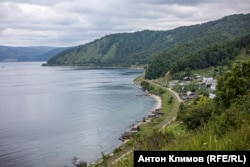 Поселок Порт Байкал не выдерживает конкуренции с Листвянкой, расположенной напротив