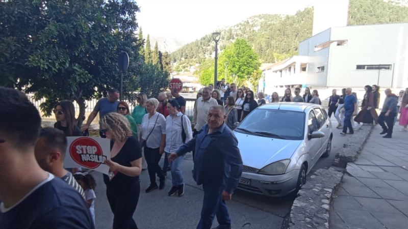Protesna šetnja građana Stoca zbog napada na četvoricu mladića