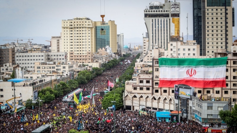 Иранскиот претседател Раиси погребан во родниот град Машхад