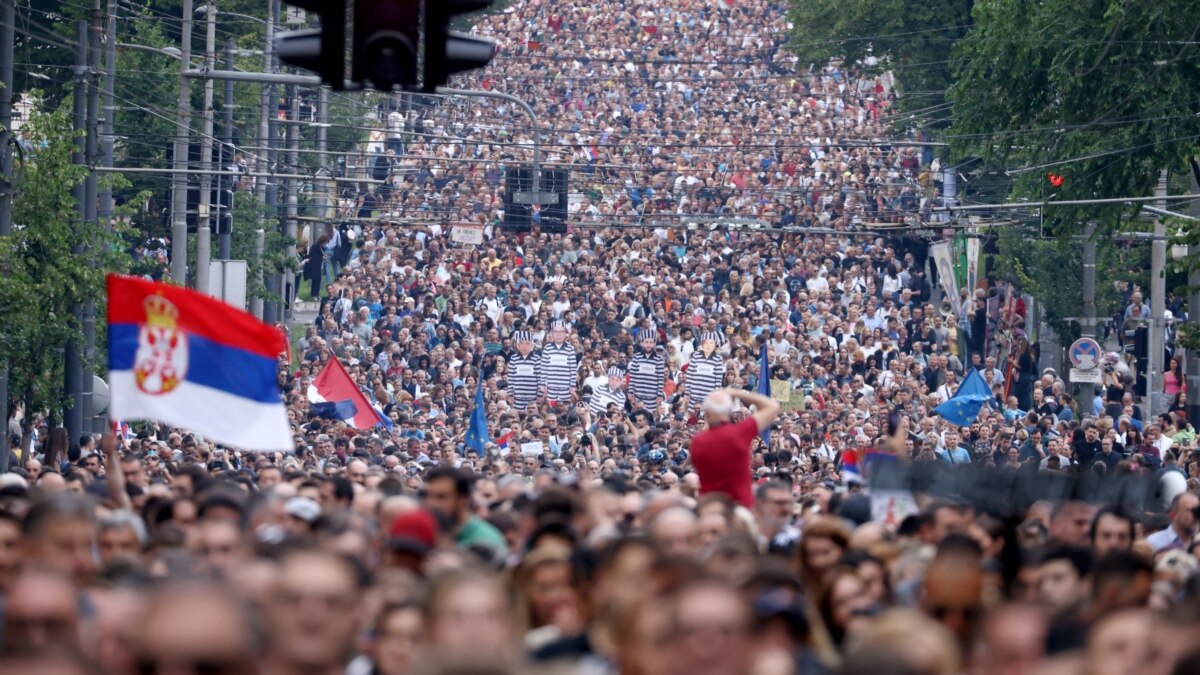 Десетки хиляди сърби излязоха в събота на протест срещу президента
