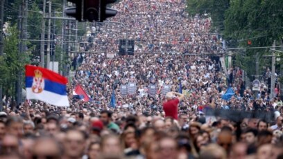 Десетки хиляди сърби излязоха в събота на протест срещу президента