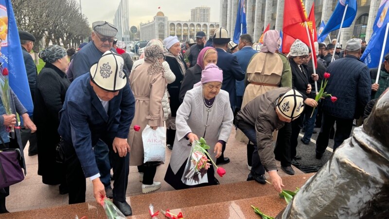 Бишкекте Апрель ыңкылабынын курмандыктары эскерилди