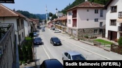 Učesnici obilježavanja vraćaju se u Srebrenicu iz Memorijalnog centra u Potočarima