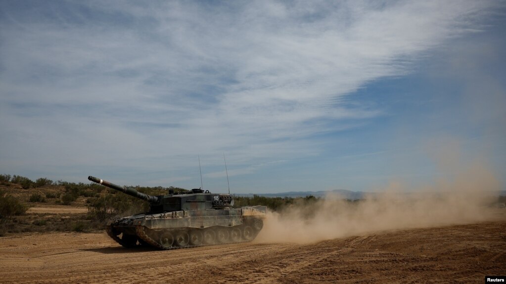 Очікується, що танки Leopard 2A4, які будуть придбані у третьої сторони та відремонтовані, будуть поставлені в першому кварталі 2024 року