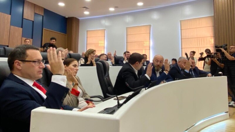 აჭარის უმაღლესმა საბჭომ ოპოზიციის პროტესტის ფონზე შეარჩია მაუწყებლის მეურვეთა კანდიდატურები
