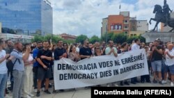 Protesta e gazetarëve në përkrahje të Klan Kosovës, Prishtinë, 31 korrik 2023.