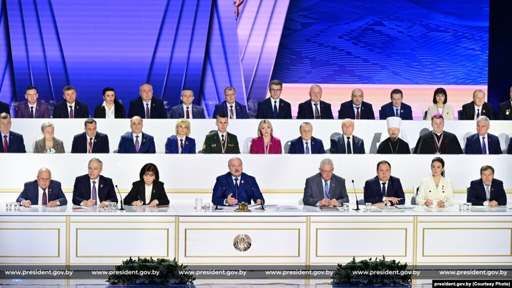 Лукашэнка выступае на леташнім Усебеларускім народным сходзе. Менск, 25 красавіка 2024 году