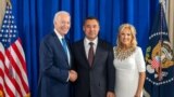Кыргызстандын президенти Садыр Жапаров АКШ президенти Жо Байден жана анын жубайы Жилл Байден менен, 21-сентябрь, 2023-жыл.
