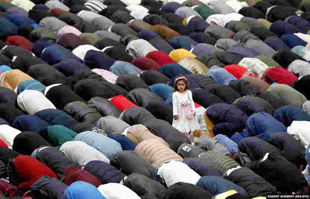 A girl stands amid worshippers marking Eid al-Fitr at the Dinamo Sports Hall in Bucharest on April 21.&nbsp;