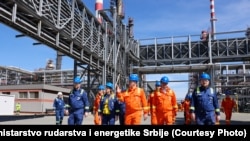 Ministarka energetike Srbije Dubravka Đedović Handanović (na fotografiji iz aprila 2024. u poseti Rafineriji nafte u Pančevu), tvrdi da nestašice goriva neće biti.