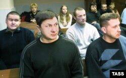 Обвиняемые Александр Калаганский, Эдуард Ульман, Владимир Воеводин и Алексей Перелевский (слева направо) в зале суда