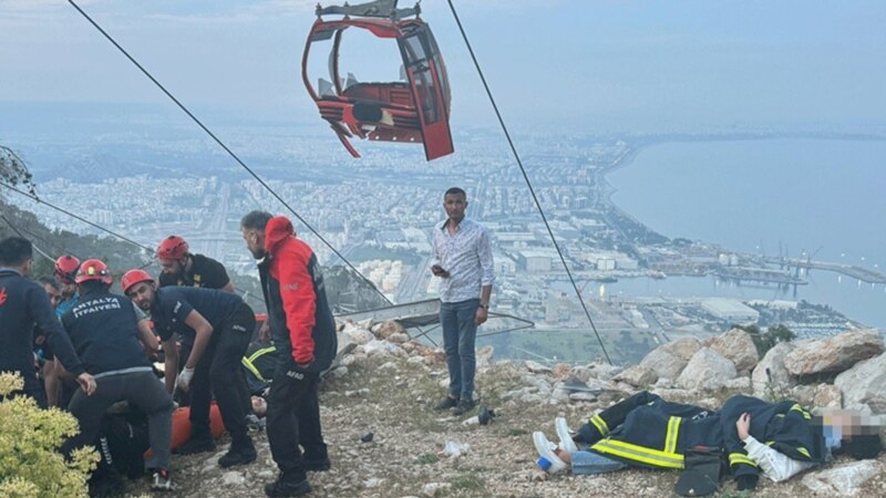 مرگ یک نفر و گرفتاری ده‌ها نفر در حادثهٔ تله‌کابین در آنتالیای ترکیه