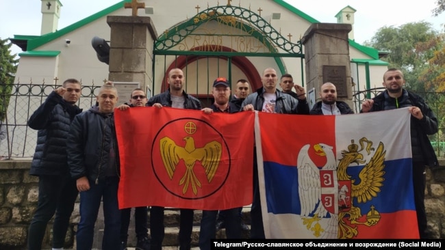 Damnjan Knežević (četvrti sleva) i Andrej Rodionov (peti sleva) u Beogradu (17. novembar 2020. godine)