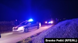 Policija u blizini mesta u Banjskom Polju, kod Bora na istoku Srbije gde je nestala dvogodišnja devojčica Danka Ilić, 28. mart 2024.