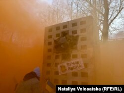 Акція протесту біля російського посольства у Варшаві. Польща, Варшава, 24 лютого 2024 року