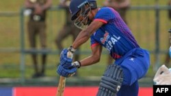 د نیپار کرکټ لوبډلې یو لوبغاړی د لوبې پر مهال