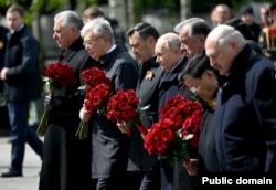 Vladimir Putin între liderii fostelor republici sovietice din Asia Centrală, plus liderul Belarus, la parada de 9 mai din Moscova.