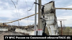 Фото обвалу мосту у Вязьмі, поширене МНС Росії