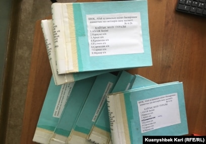 Ferro Network порно көру Күйеуі мен әйелі транс адамды түнде демалуға шақырды.