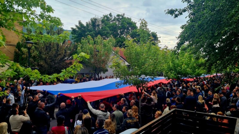 Serbët protestojnë në Zveçan për të tretën ditë me radhë